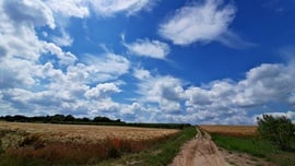 Egy falusi tájkép felhőkkel 3. :)