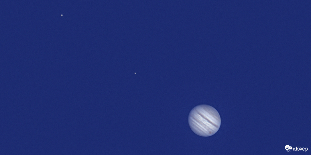 Nappali Jupiter, 2 holdjával