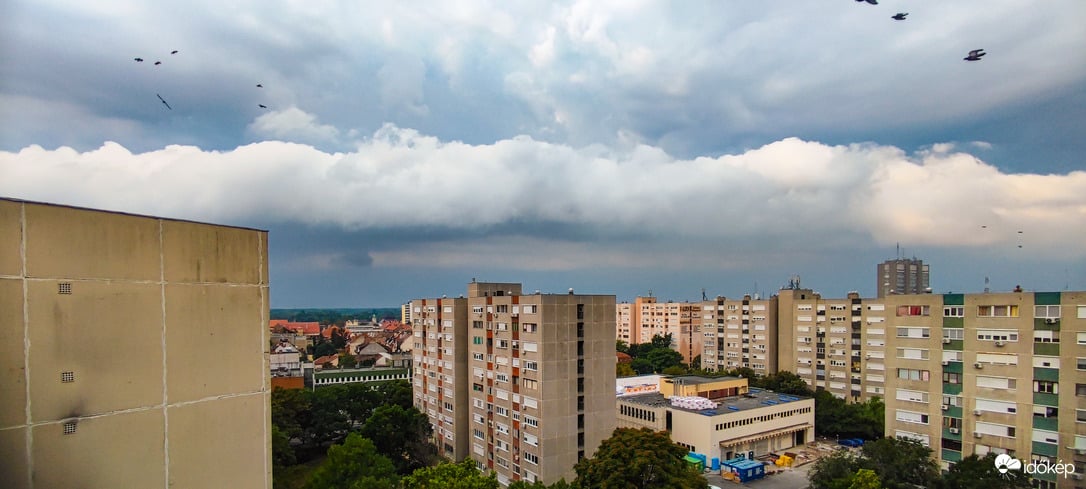 Vihar érkezése Szolnokra