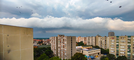 Vihar érkezése Szolnokra