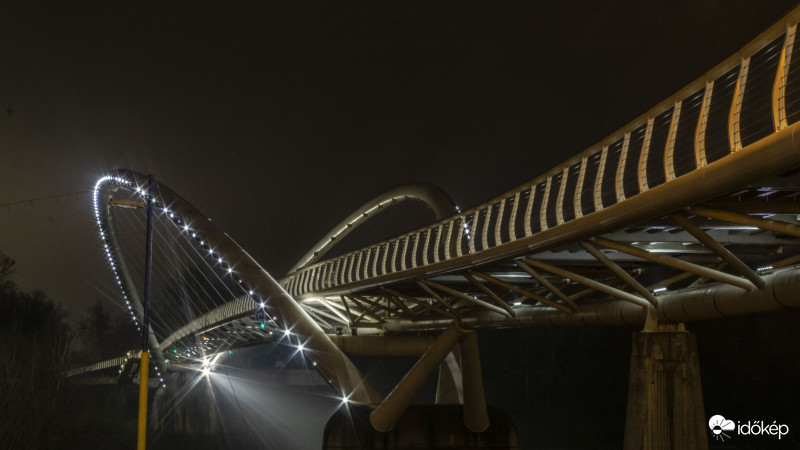 Ködben úszó Tiszavirág híd 