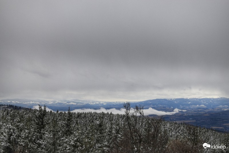 Írott-kő Kőszeg 2017.03.01. Hóvastagság átlagosan 5-10 cm Friss reggeli képek a helyszínről.