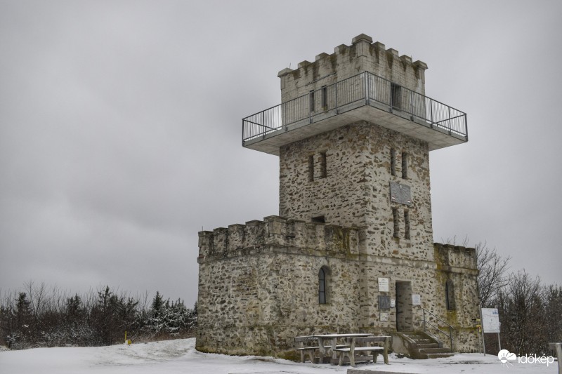 Írott-kő Kőszeg 2017.03.01. Hóvastagság átlagosan 5-10 cm Friss reggeli képek a helyszínről.