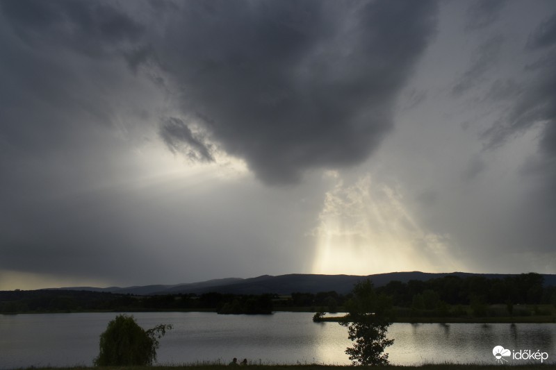 Tegnap délutáni cella a kettéválás pillanatában Kőszegnél 2017.06.12.