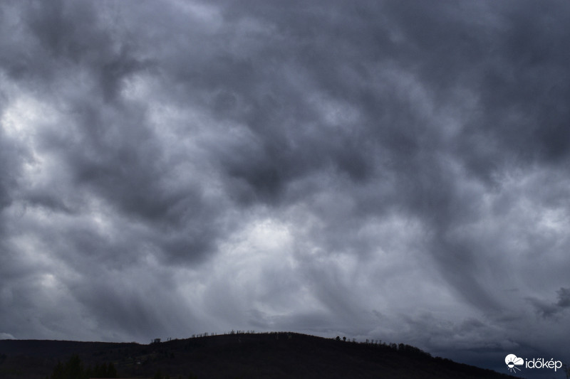 Kertek alatt a hidegfront Kőszegnél. 2018.02.01.