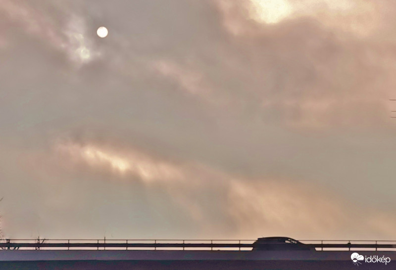 Egy kicsit megmutatta magát.