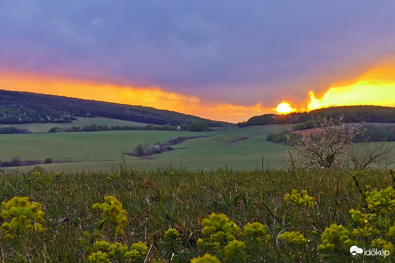 Naplemente, Húsvét hétfőn