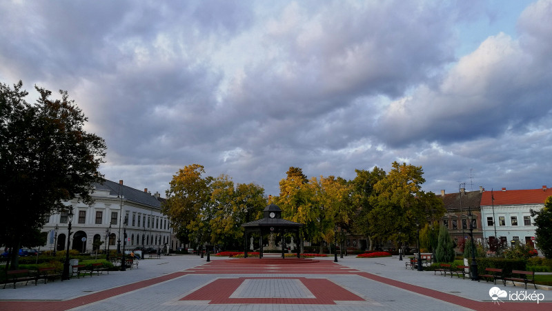 Erzsébet tér Nagykanizsa - haragos felhőkkel