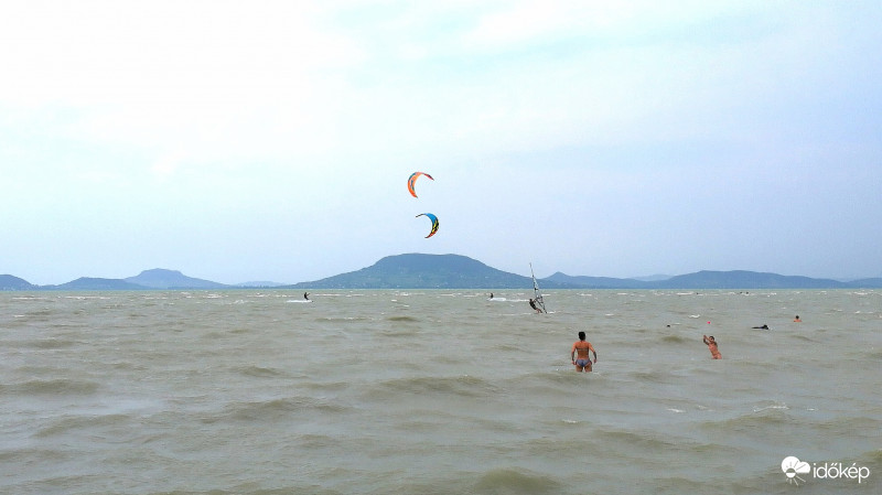 Hullámlovasok Balatonfenyvesen 