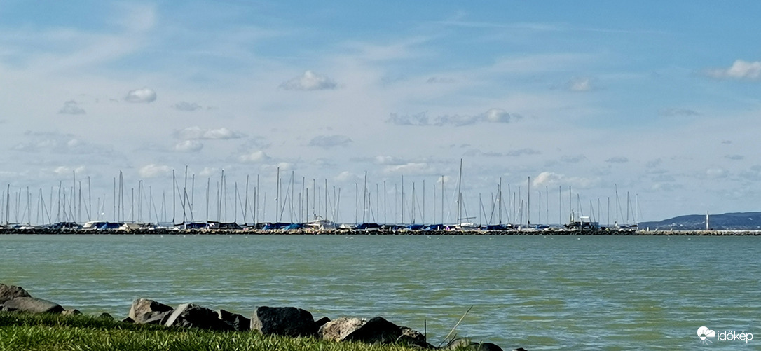 Balatonfenyves 3. - Vitorláskikötő, szezonra várva. 