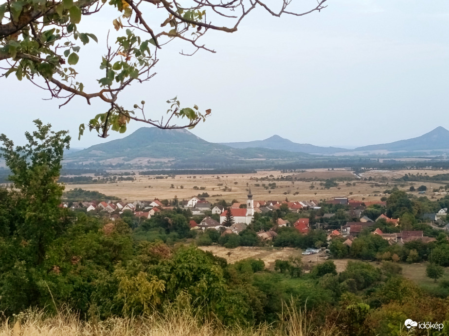 Falucska a hegyről!
