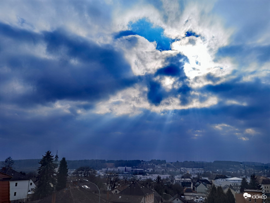 Kékség és sugarak... 