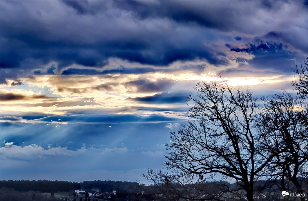 Kék és aranysárga...