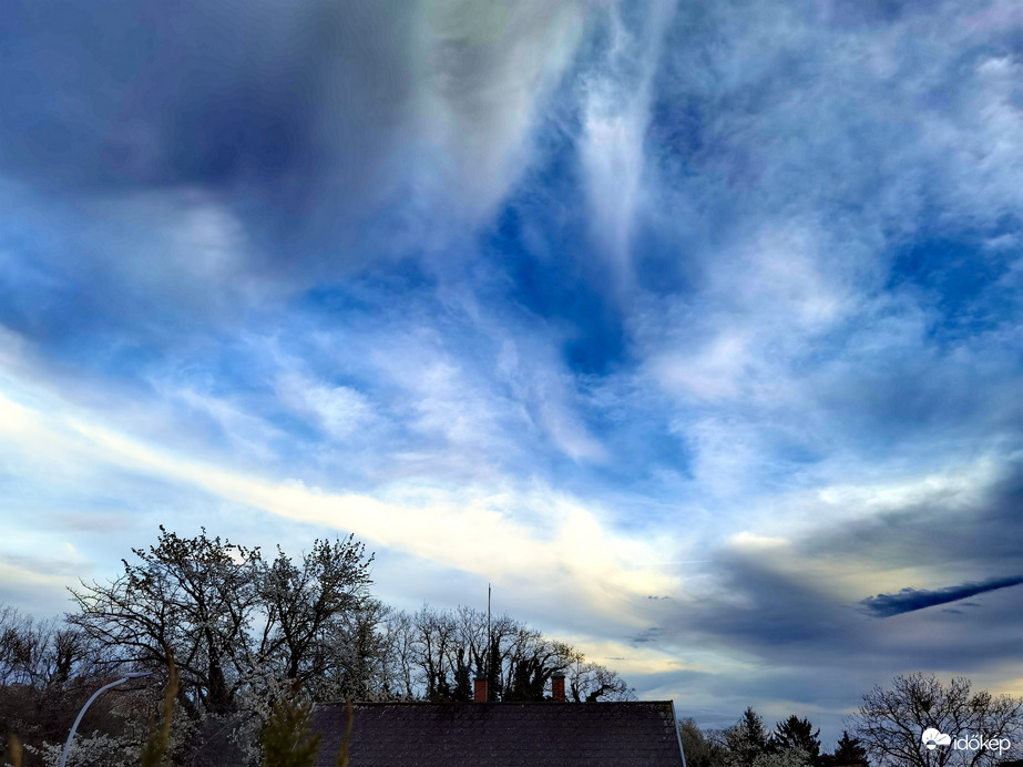 Délutáni felhővarázs 