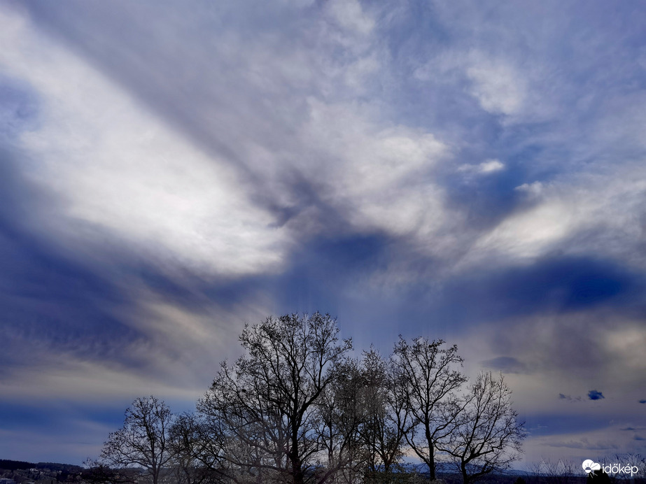 Délutáni felhővarázs 