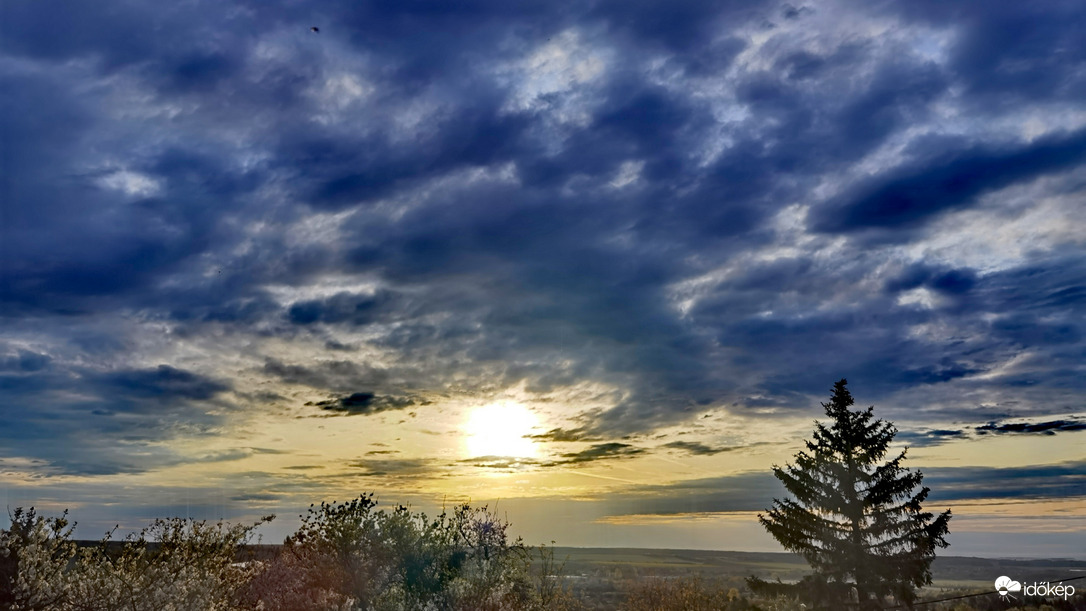 Napkelte, felhővarázs 