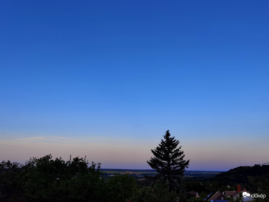 Mai derült naplemente Kőszegen 