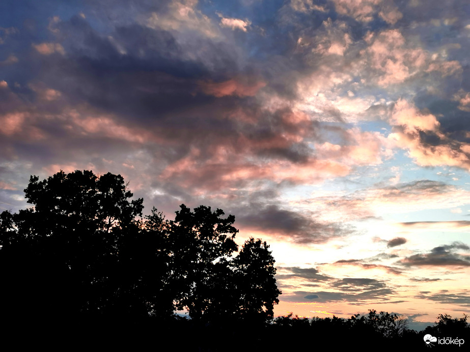 Alkony, elfolyt a festék... 