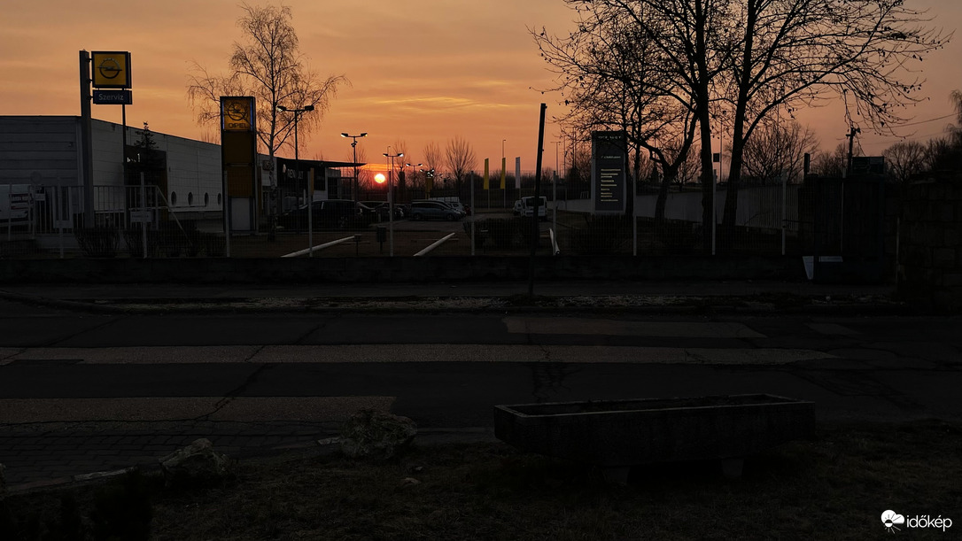 Sivatagi napfelkelte 