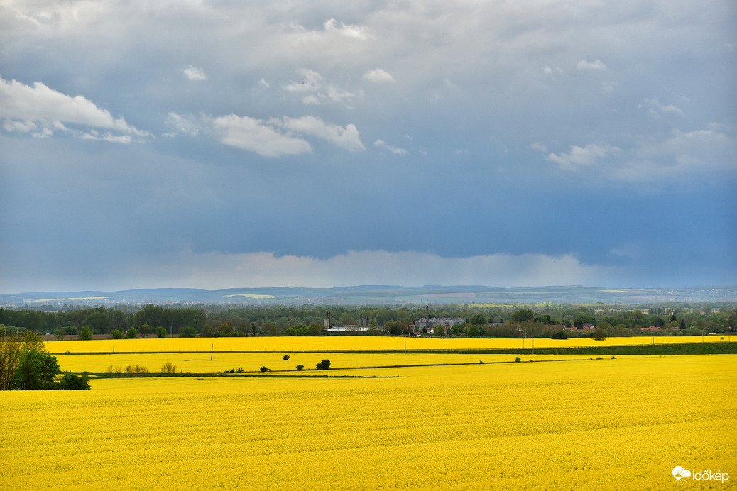 Balatonnál már keni neki 