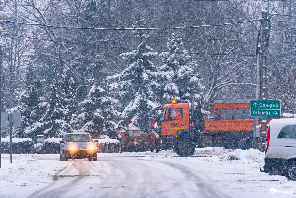 Ruzsán is újra havazik! Már a hókotrók is készen állnak.