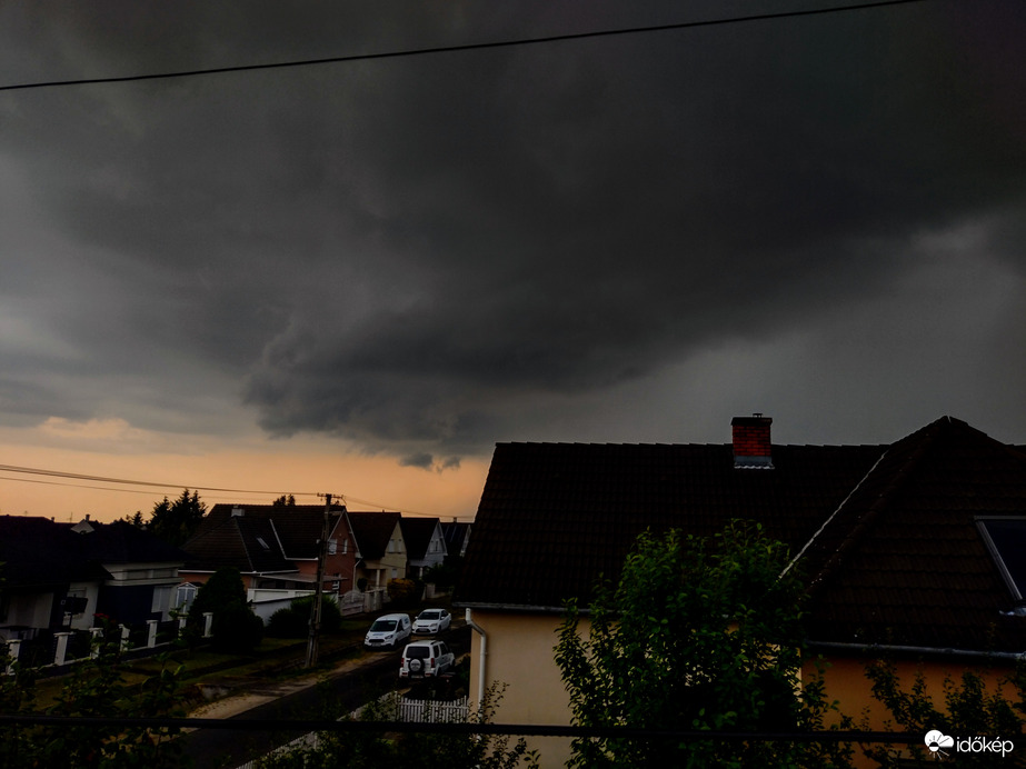 Világvége hangulattal érkezett a vihar Győrbe
