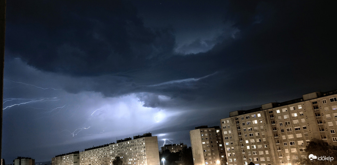 Zivatarlánc érkezése Győrbe 2023.08.28-án