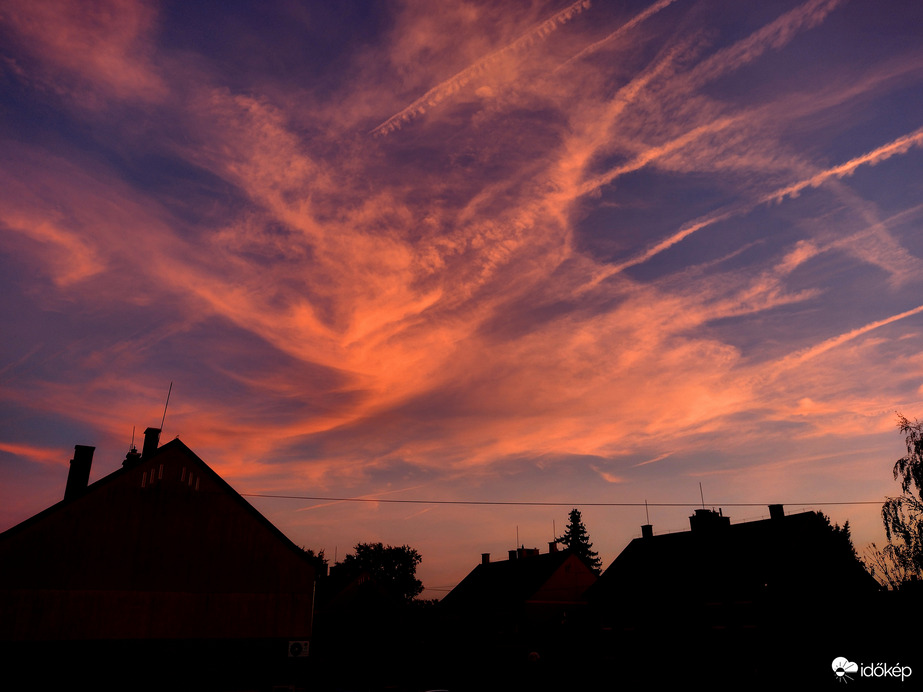 Tüzes volt a mai naplemente Győrben