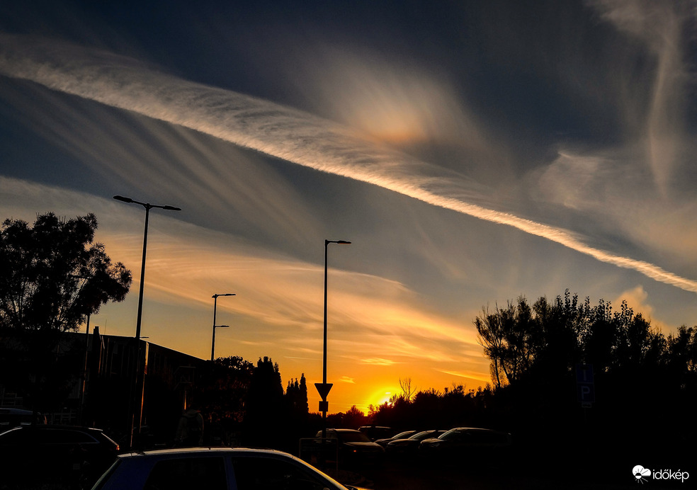 Gyönyörű naplemente felső naphaloval
