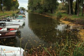 Csend és őszi nyugalom a Balatonberényi vitorláskikötőben 