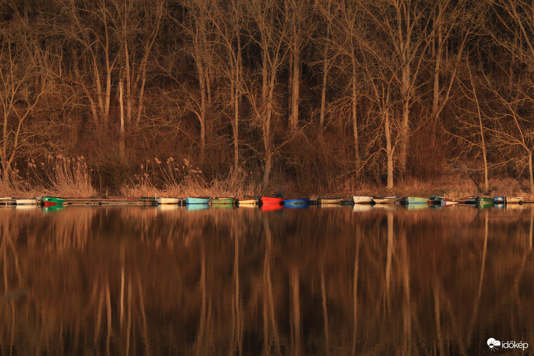 Lassan ébredezik a természet, a horgászok már leparkoltak