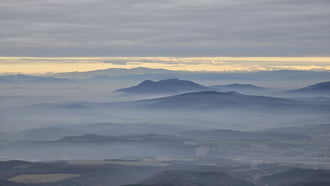 Hullámzó ködtenger