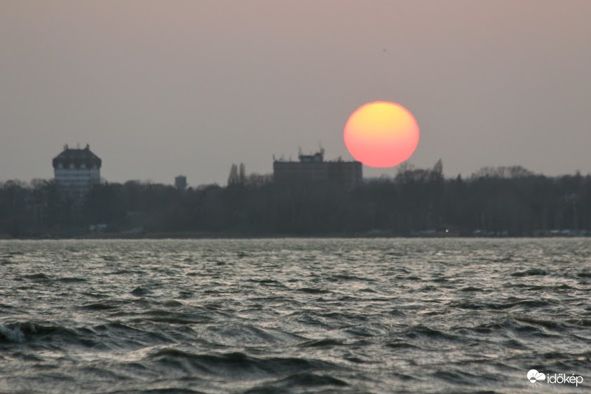 Naplemente, nem kémballon :)