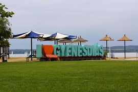 Borús reggelen üres a strand