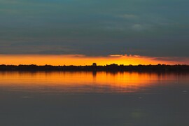 Egybeér az ég a vízzel 