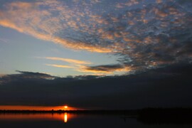 Lemenő nap fényében