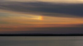 Irizáló naplemente