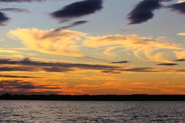 Valaki összefirkálta az eget