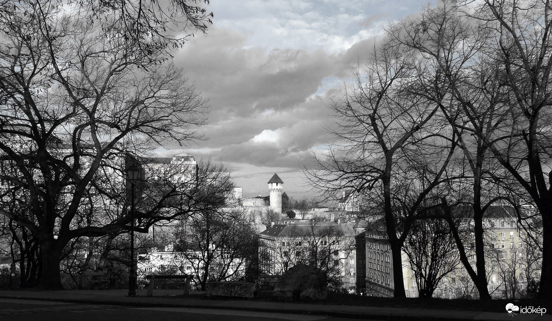 Sok a felhő Budavár felett :)