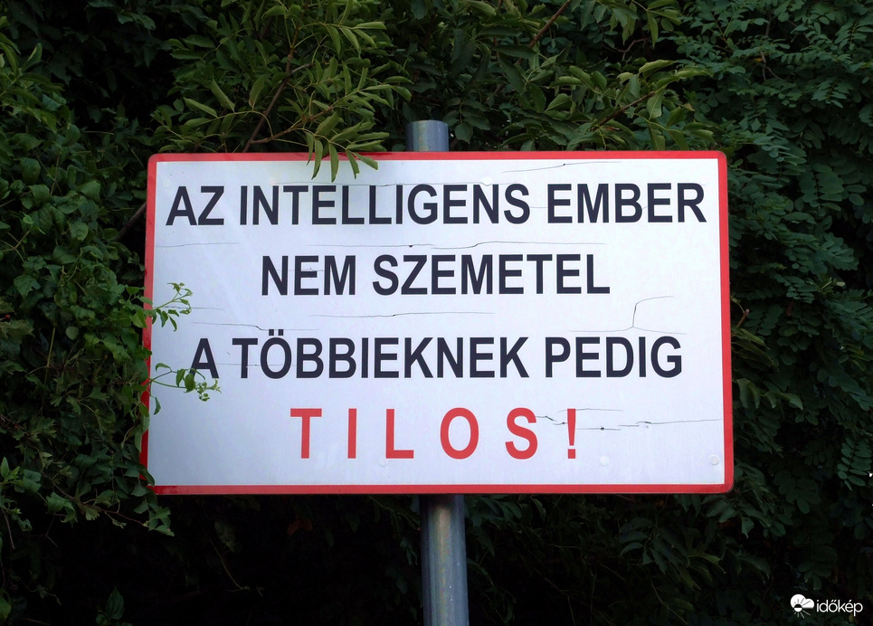Tábla a természetvédelmi terület határában :)