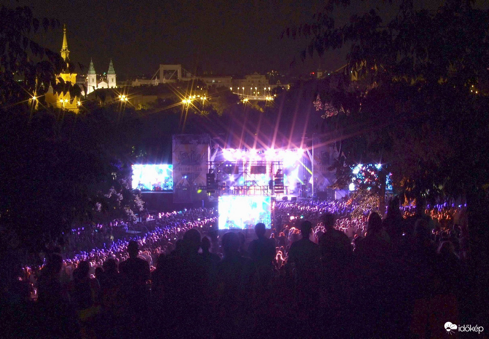 Tabáni szabadtéri koncert (Neoton) :)