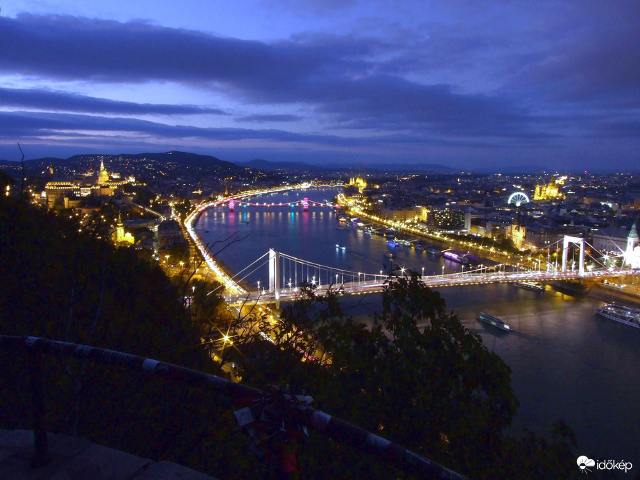 Esti Budapest 