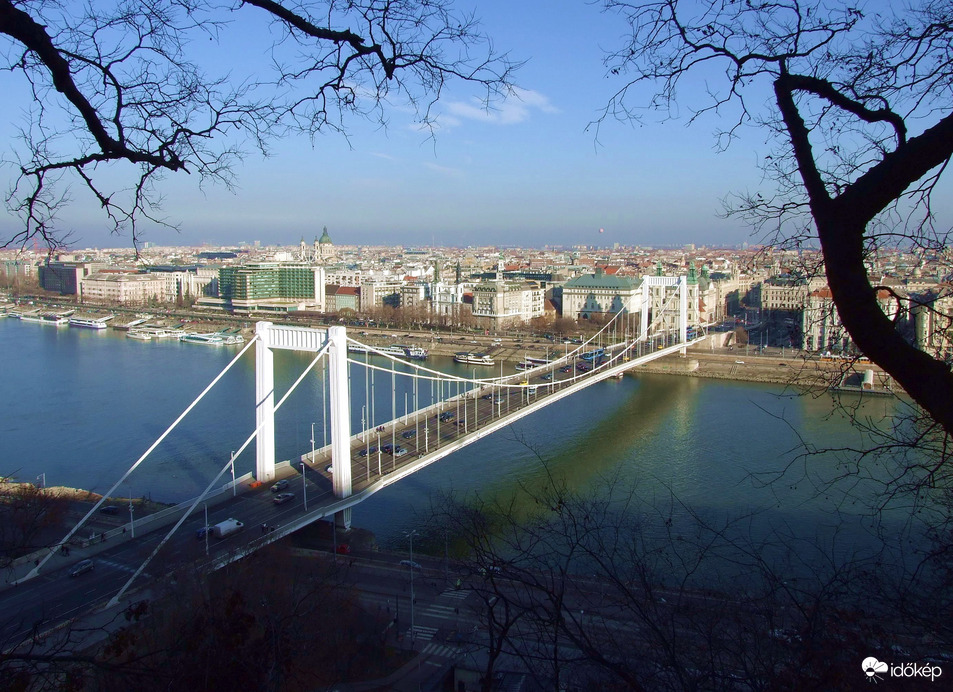 Verőfényes téli reggelen 