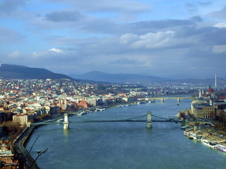 Megint gyűlnek a fellegek 