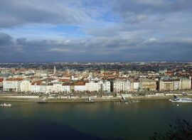 Felhők a város felett 