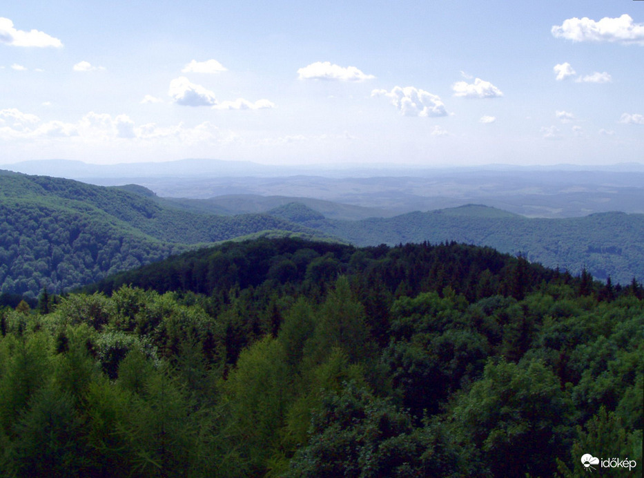 A Petőfi-kilátó panorámája a Bükkben (974 m.)