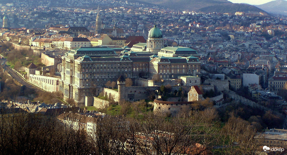 A Várnegyed látképe télen 