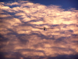 Vitorlázás alkonyatban 