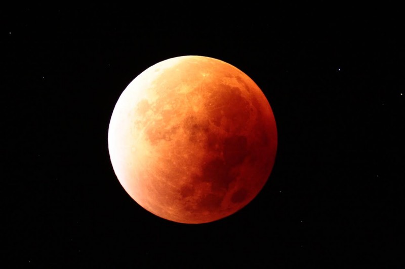 Jónás Károly fotója a teljes holdfogyatkozásról 4