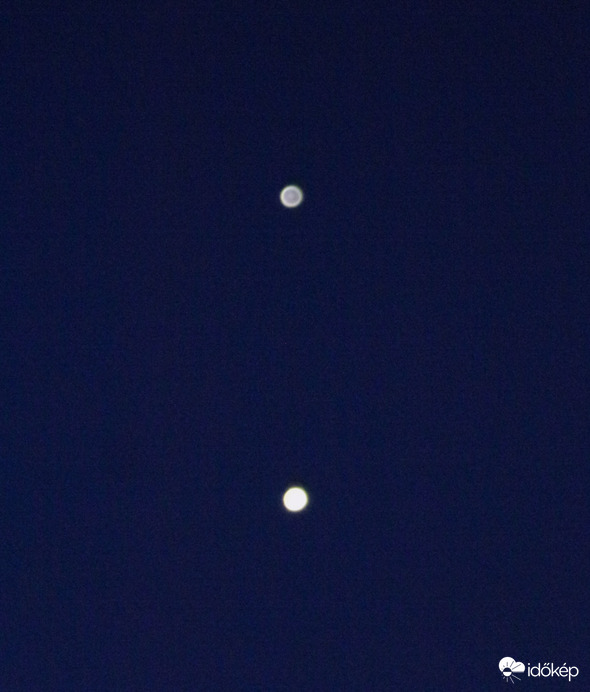 Kettőspont a hajnali égen: Jupiter, alatta Vénusz